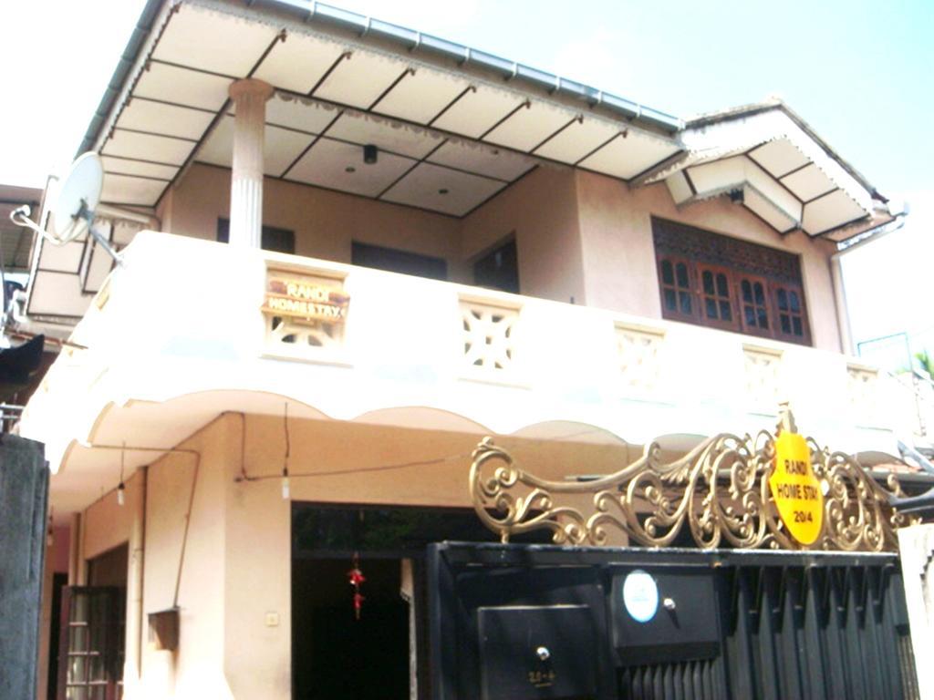 Randi Homestay In Негомбо Екстериор снимка