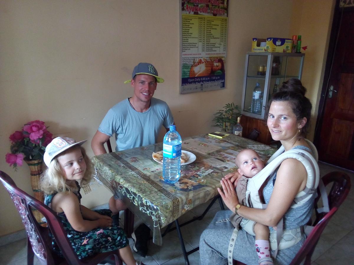 Randi Homestay In Негомбо Екстериор снимка